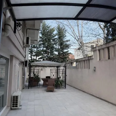 Spacious 2br Garden With Parking * Скопье
