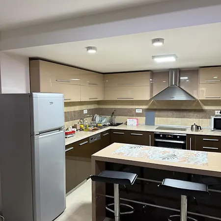 Spacious 2br Garden With Parking