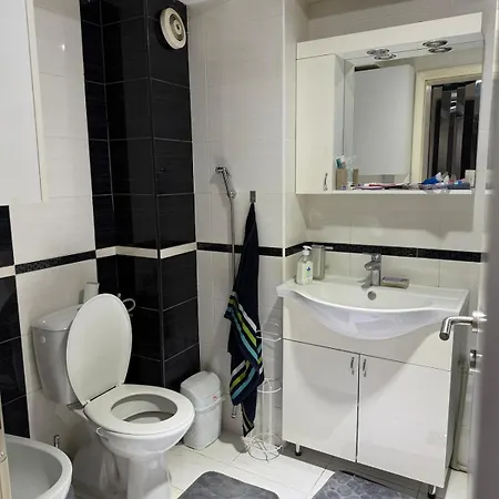 Spacious 2br Garden With Parking Скопье