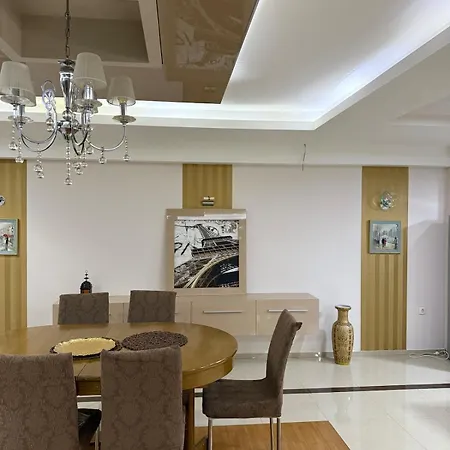 Spacious 2br Garden With Parking 아파트 스코페