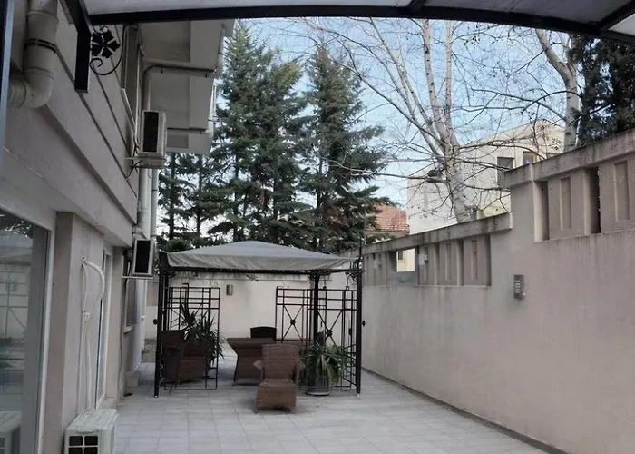 Spacious 2br Garden With Parking * 스코페