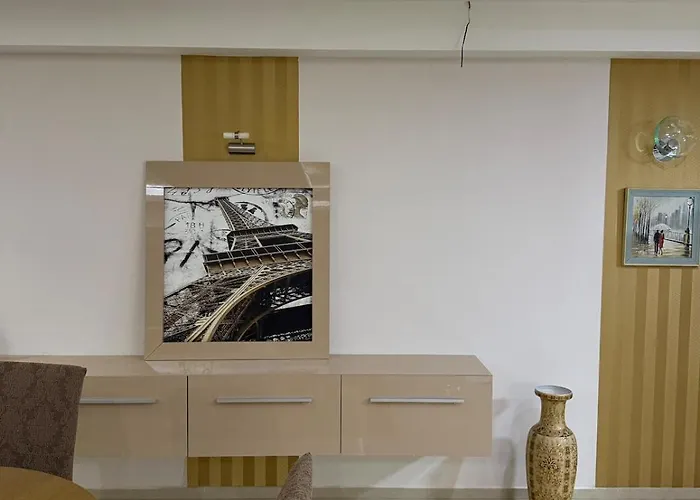 Апартаменты Spacious 2br Garden With Parking *