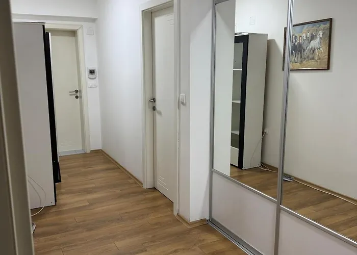 Spacious 2br Garden With Parking 아파트 *